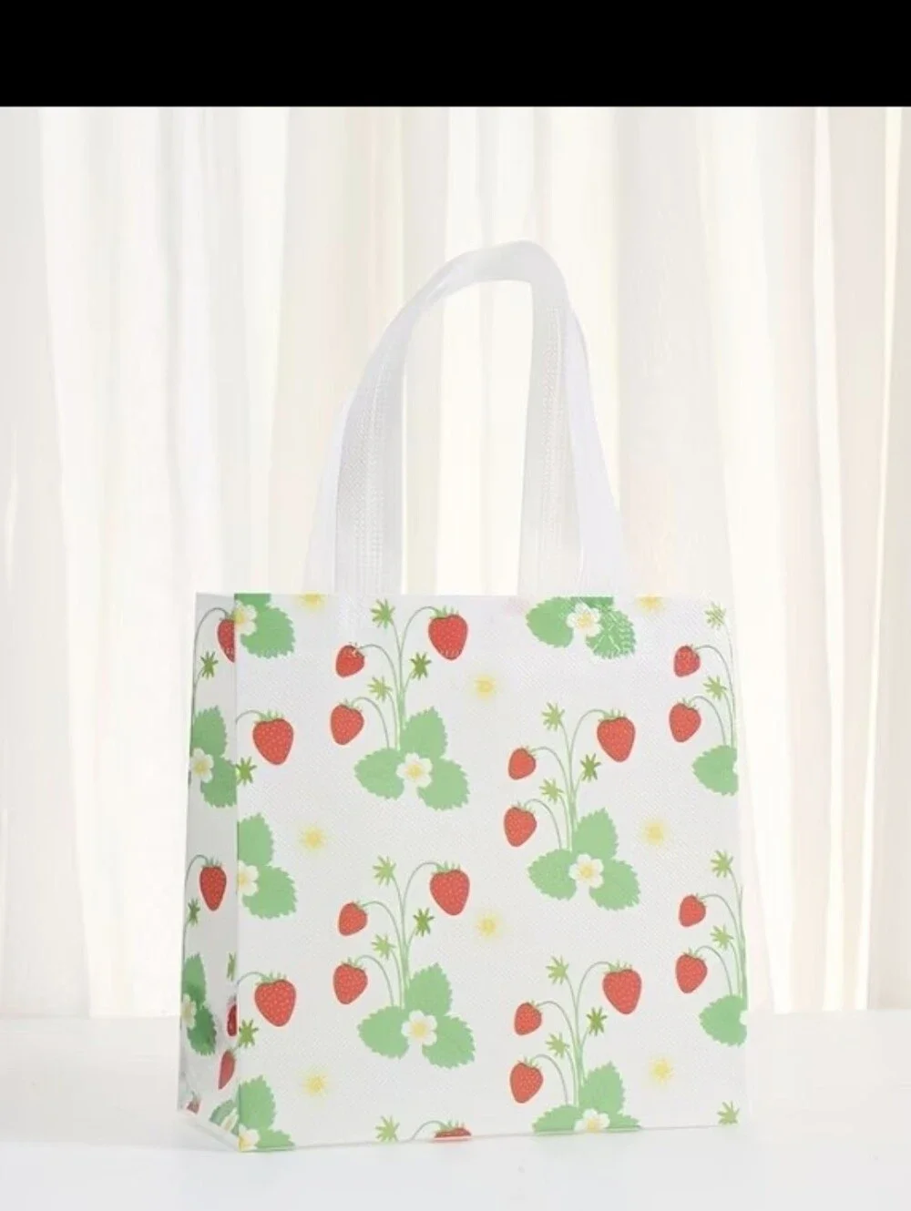 Strawberry 🍓 Decor Gift Bags 6pk NEW